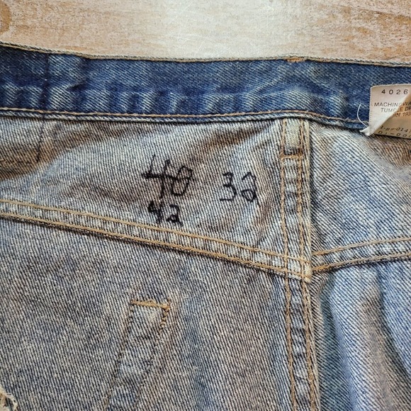 Brittania Straight Relaxed Fit Jeans Mens 38x32 Denim Button Fly Distressed - Picture 6 of 16